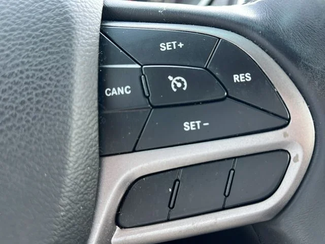 Used 2021 Silver Jeep Latitude Lux image 21