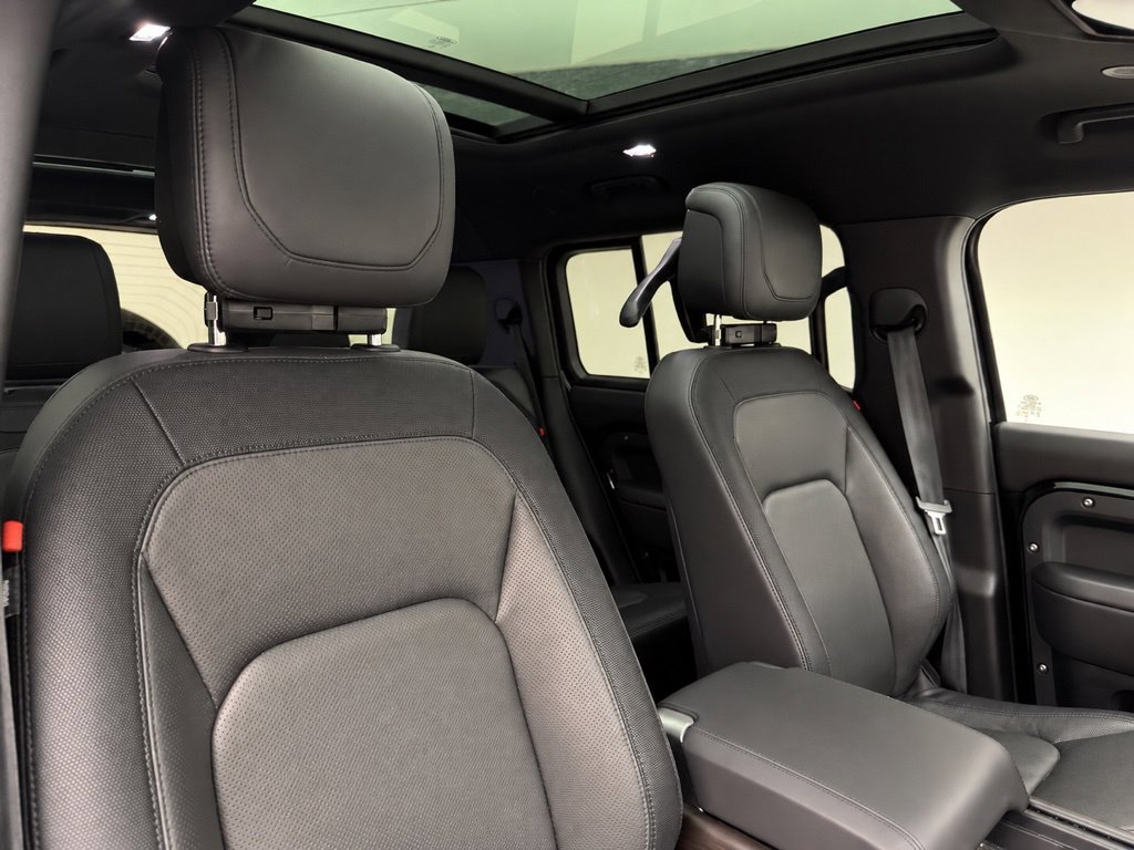Used 2024 Santorini Black Metallic Land Rover X-Dynamic SE image 7