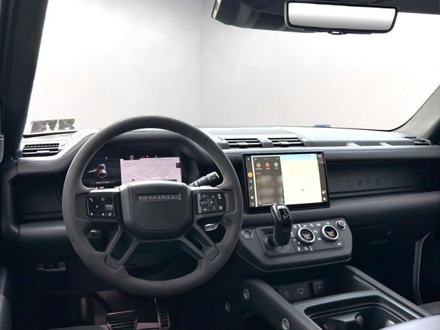 Used 2023 White Land Rover V8 image 19