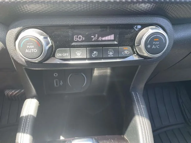 Used 2020 Blue Nissan SV image 27