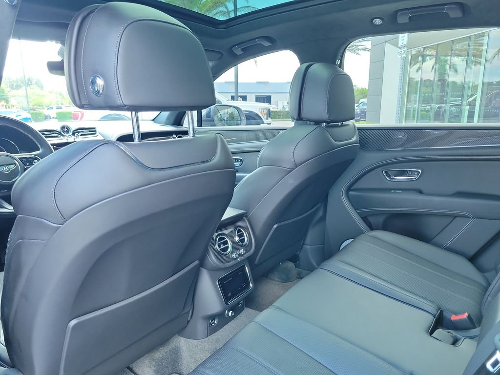 Used 2021  Bentley V8 image 17