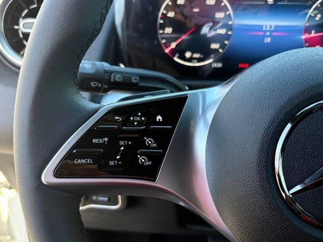 New 2026 Polar White Mercedes-Benz GLB 250 image 15