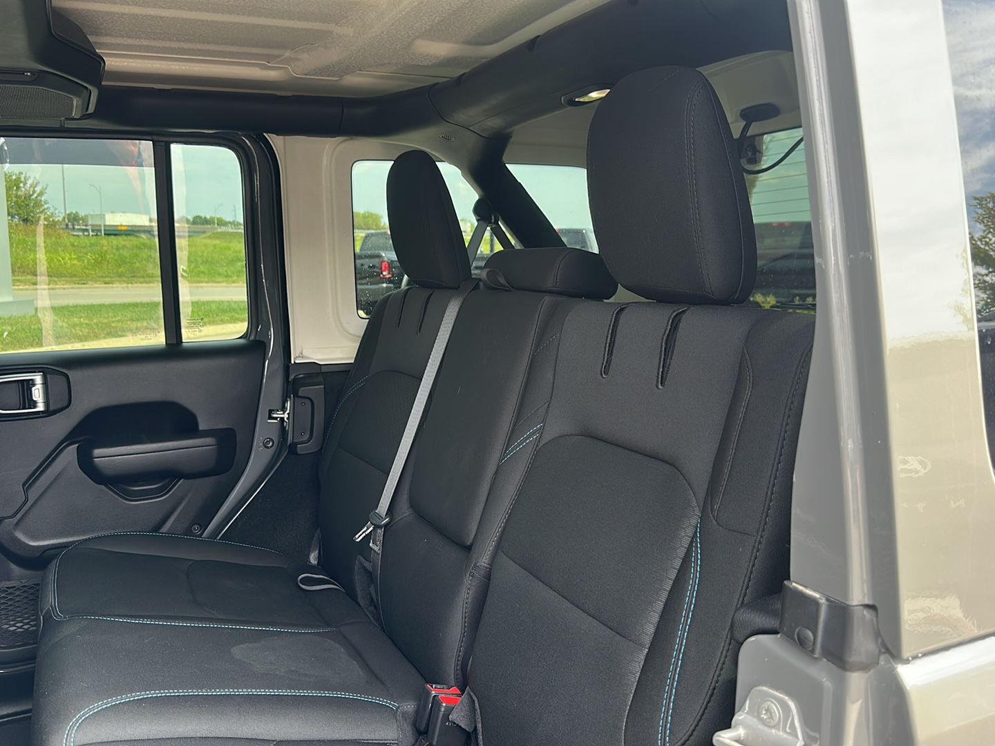 Used 2022 Sting-Gray Clearcoat Jeep Unlimited Rubicon image 31
