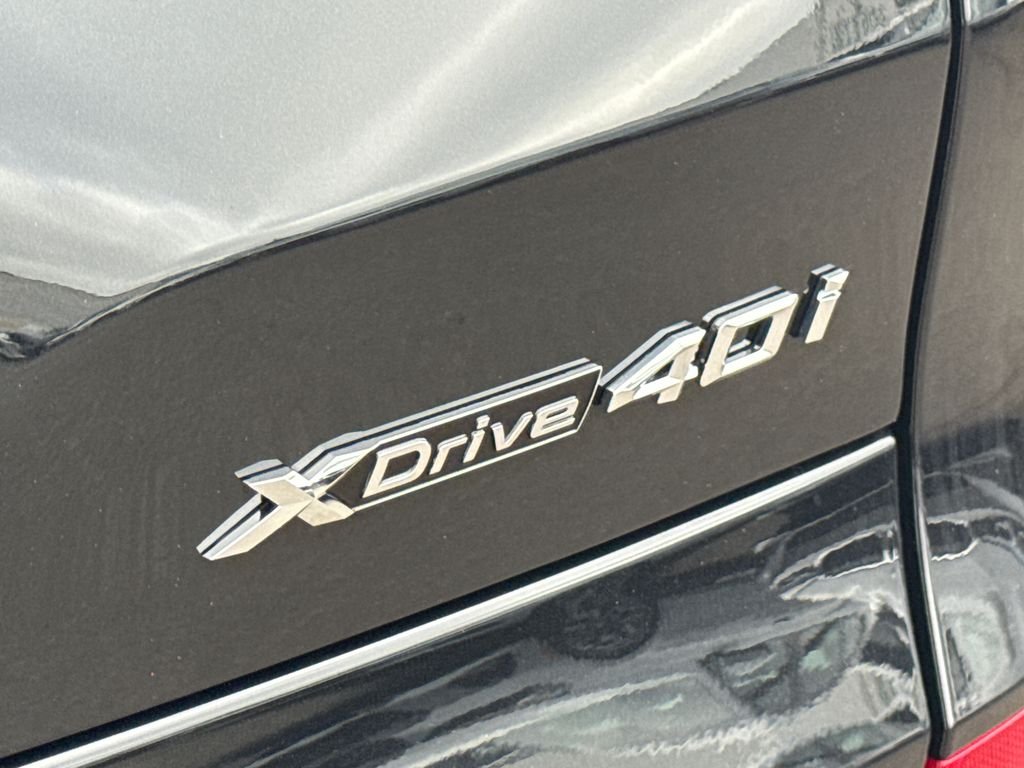 New 2026 Black Sapphire Metallic BMW xDrive40i image 10