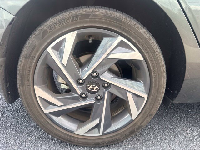 Used 2025 Gray Hyundai SEL Sport image 6