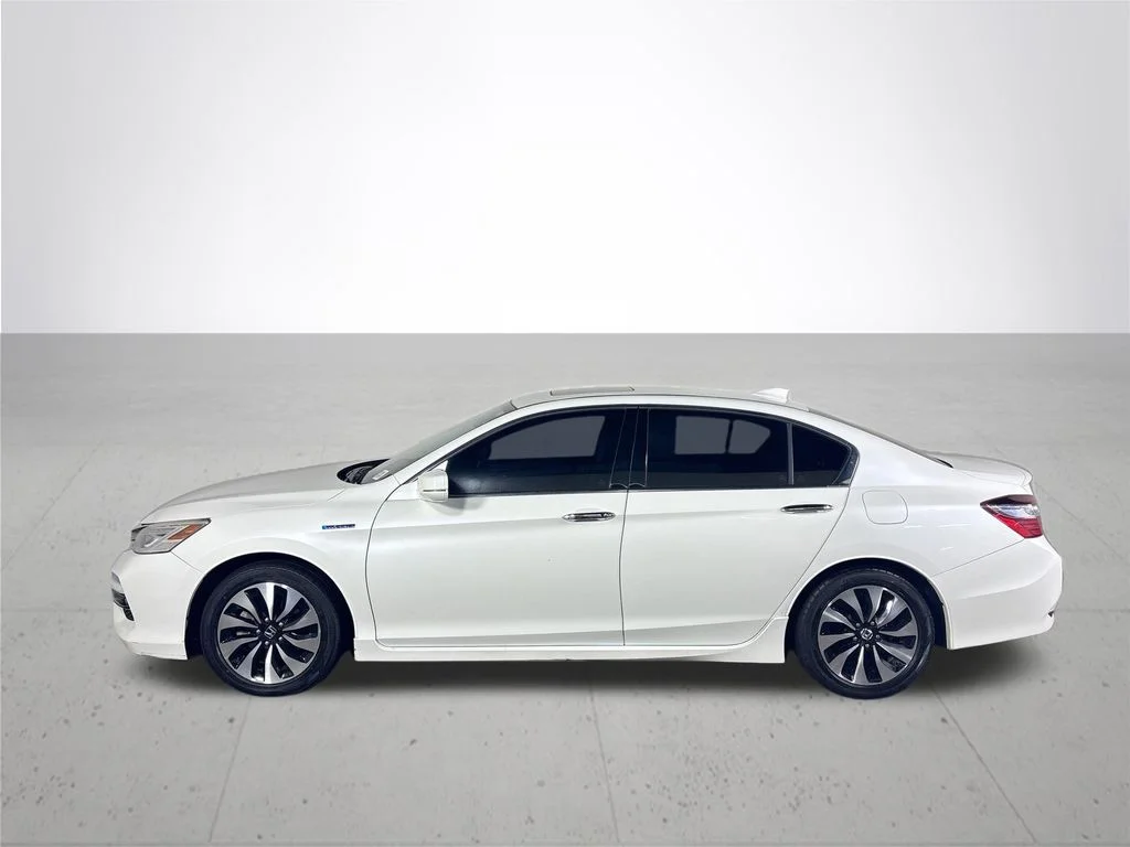 Used 2017 White Honda Touring image 9