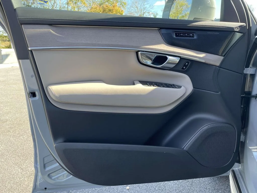 2026 Volvo XC90 Plus - Photo 6