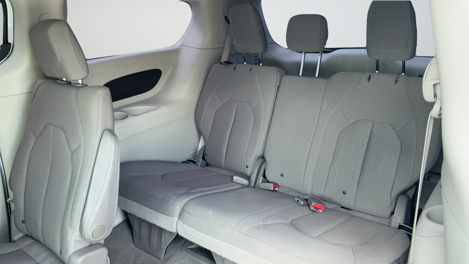 Used 2019 White Chrysler LX image 39
