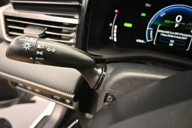 Used 2025  Toyota SE image 18