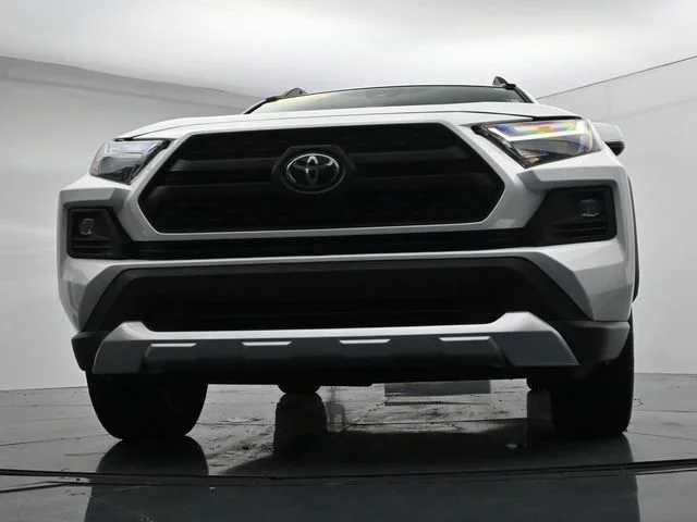 Used 2024  Toyota Adventure image 28