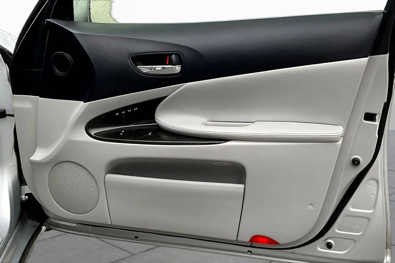 Used 2008 Mercury Metallic Lexus  image 22
