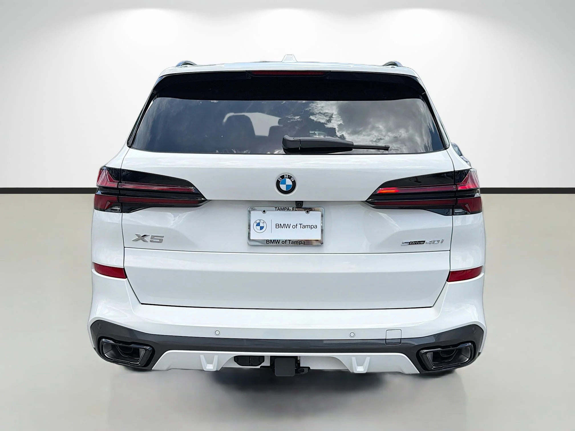 New 2026 Alpine White BMW sDrive40i image 4