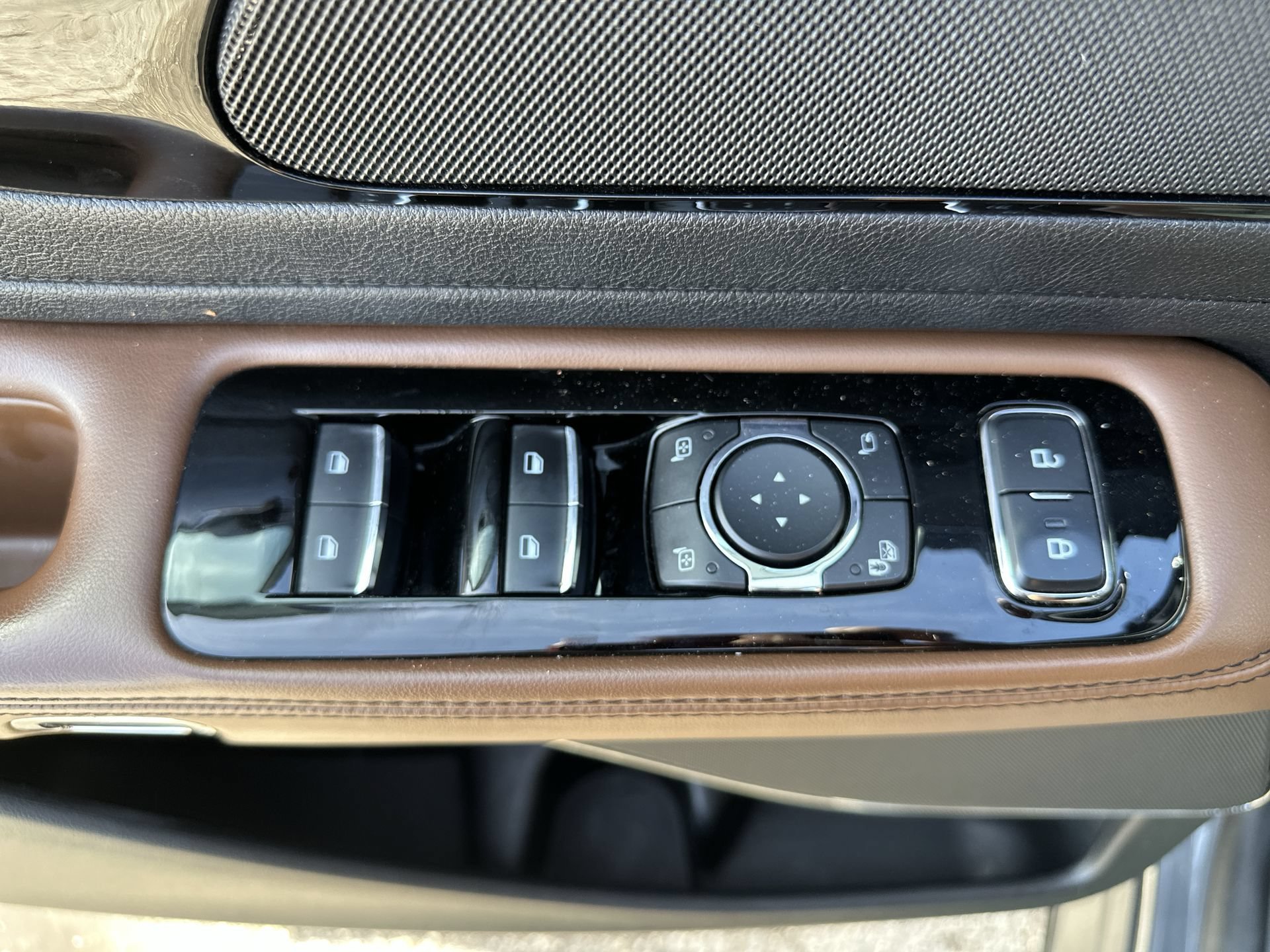 Used 2022 Gray Metallic Lincoln Grand Touring image 15