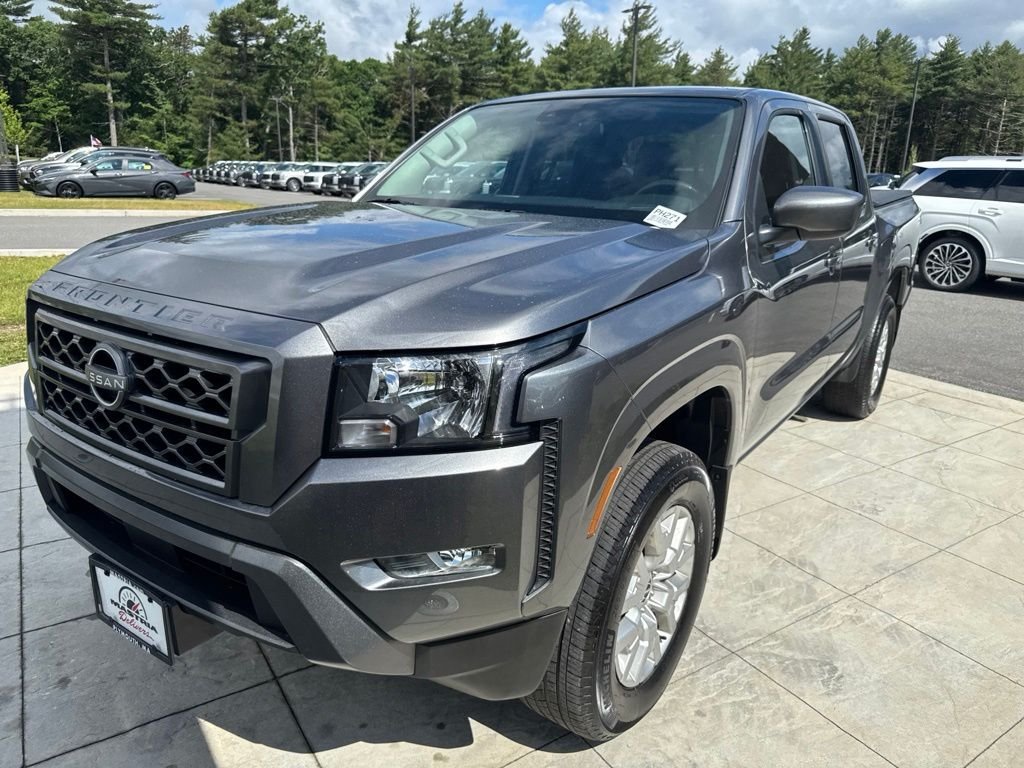 Used 2024 Gray Nissan SV image 3
