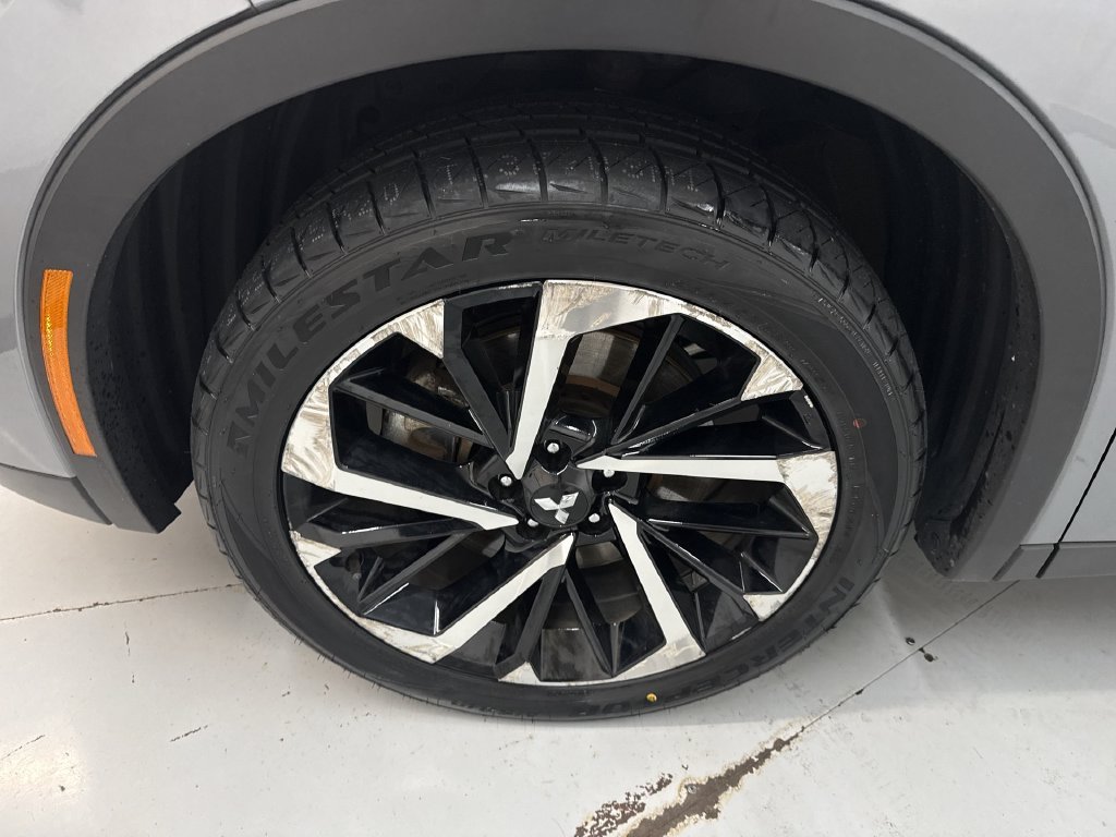 Used 2023 Gray Mitsubishi SE image 33