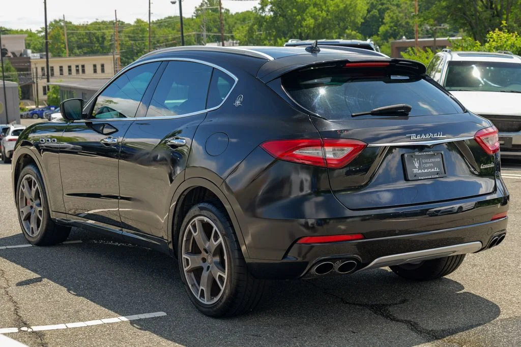 Used 2017  Maserati S image 5