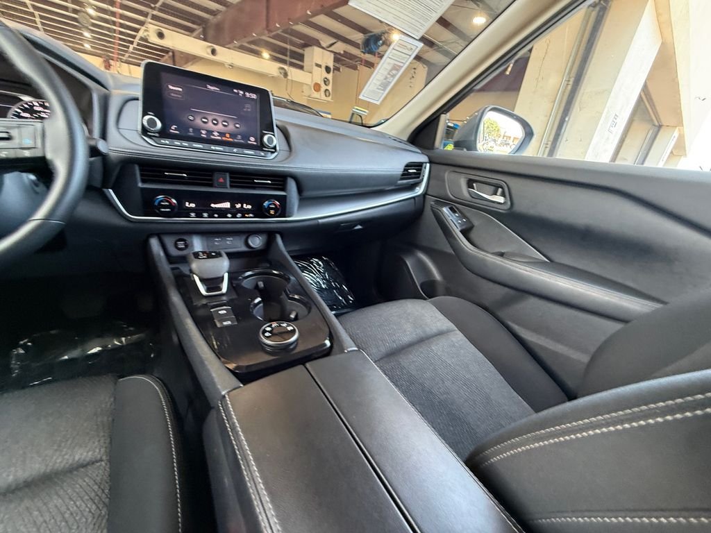 Used 2025 Gray Nissan SV image 15