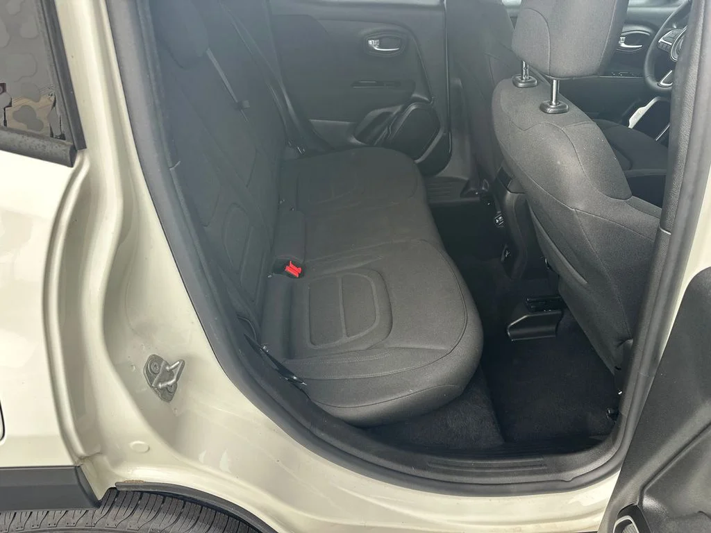 Used 2019 White Jeep Latitude image 15