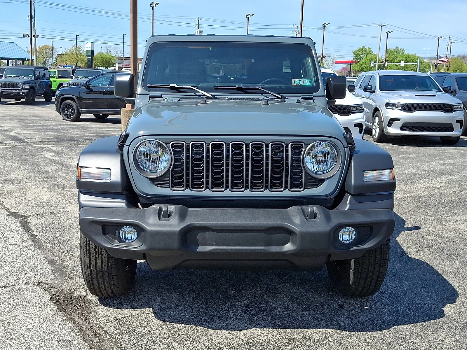 New 2026 Anvil Clear-Coat Exterior Paint Jeep 4-Door Sport image 3