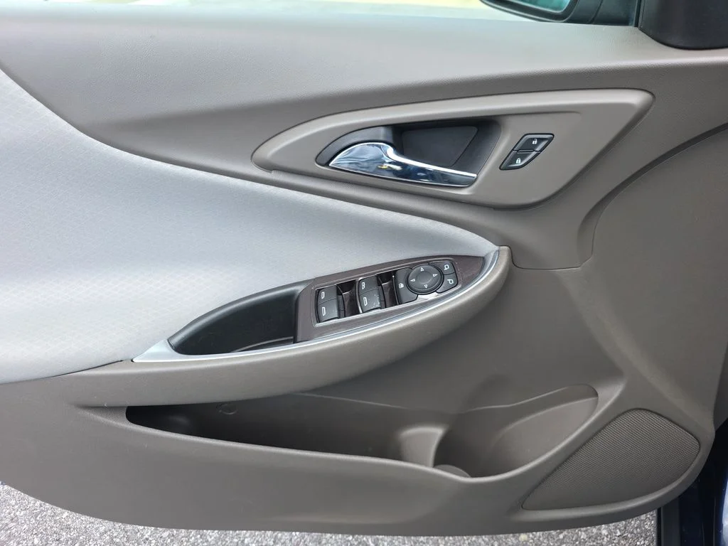 Used 2021 Blue Chevrolet LT image 10
