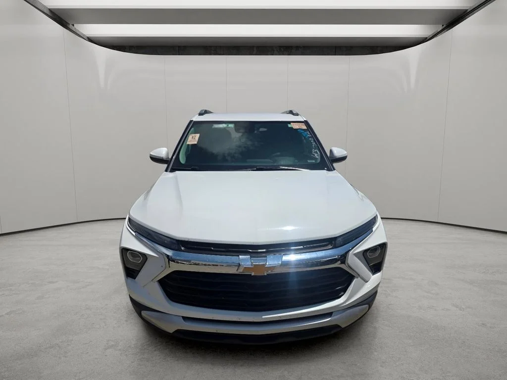Used 2025 Summit White Chevrolet LT image 15
