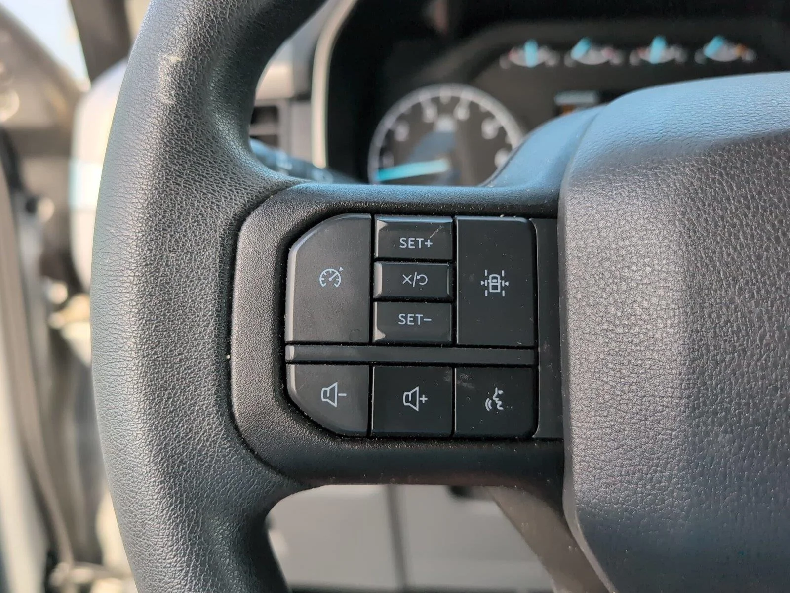Used 2023 Iconic Silver Ford XLT image 25
