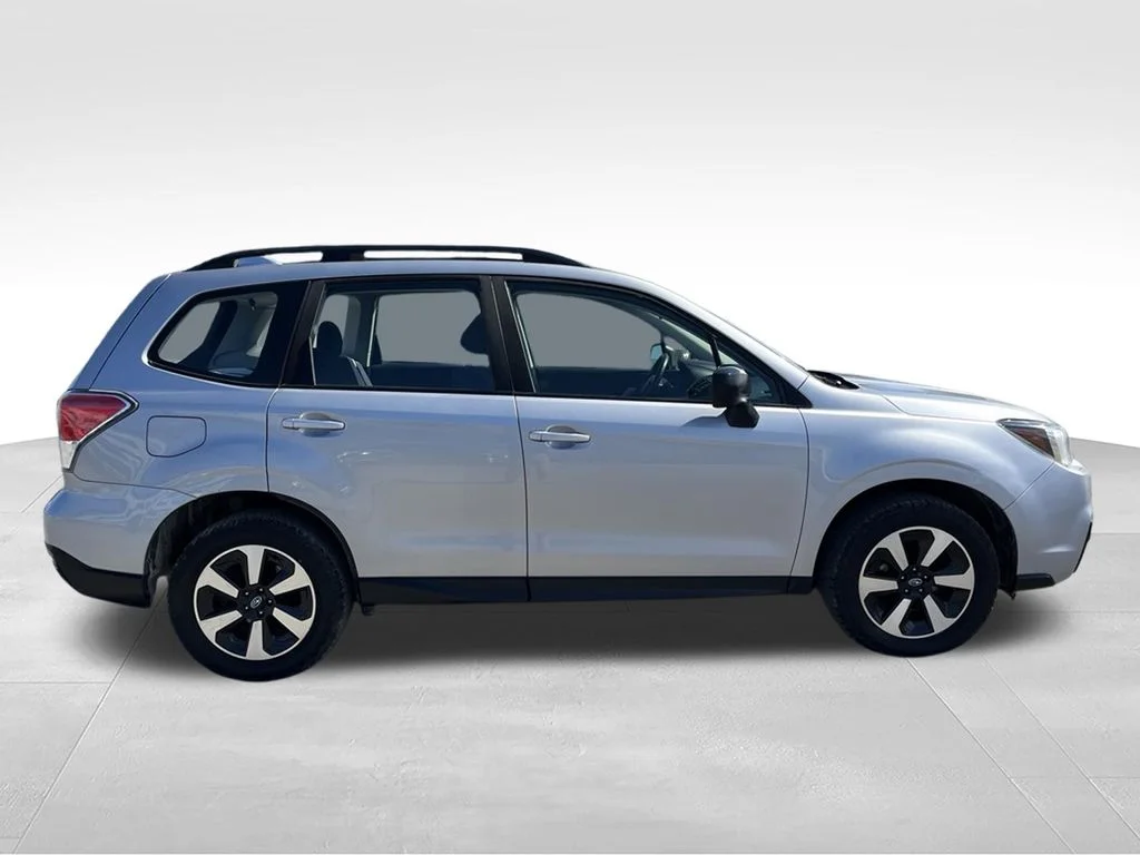 Used 2018 Silver Subaru 2.5i image 4