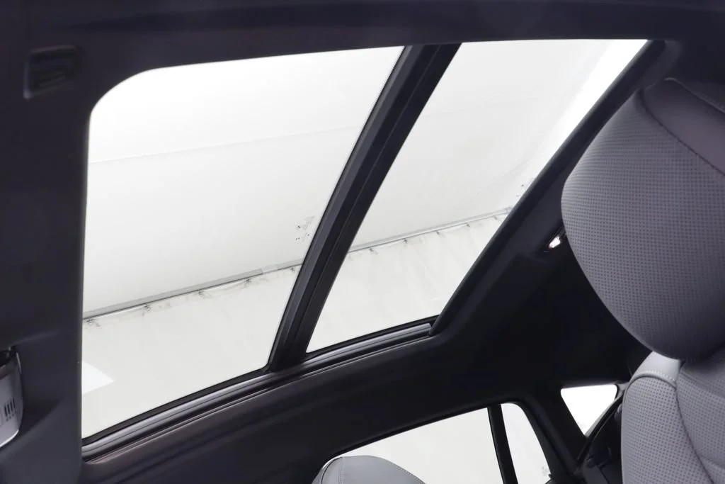 New 2027 BLACK SAPPHIRE BMW xDrive40i image 14