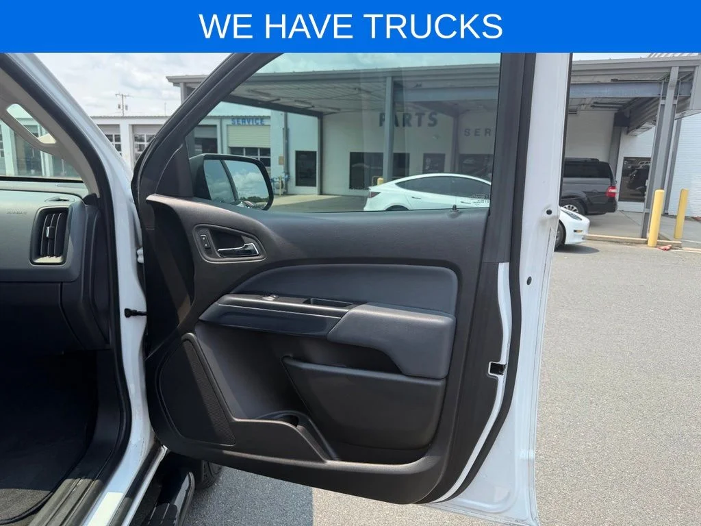 Used 2017 White Chevrolet Z71 image 29