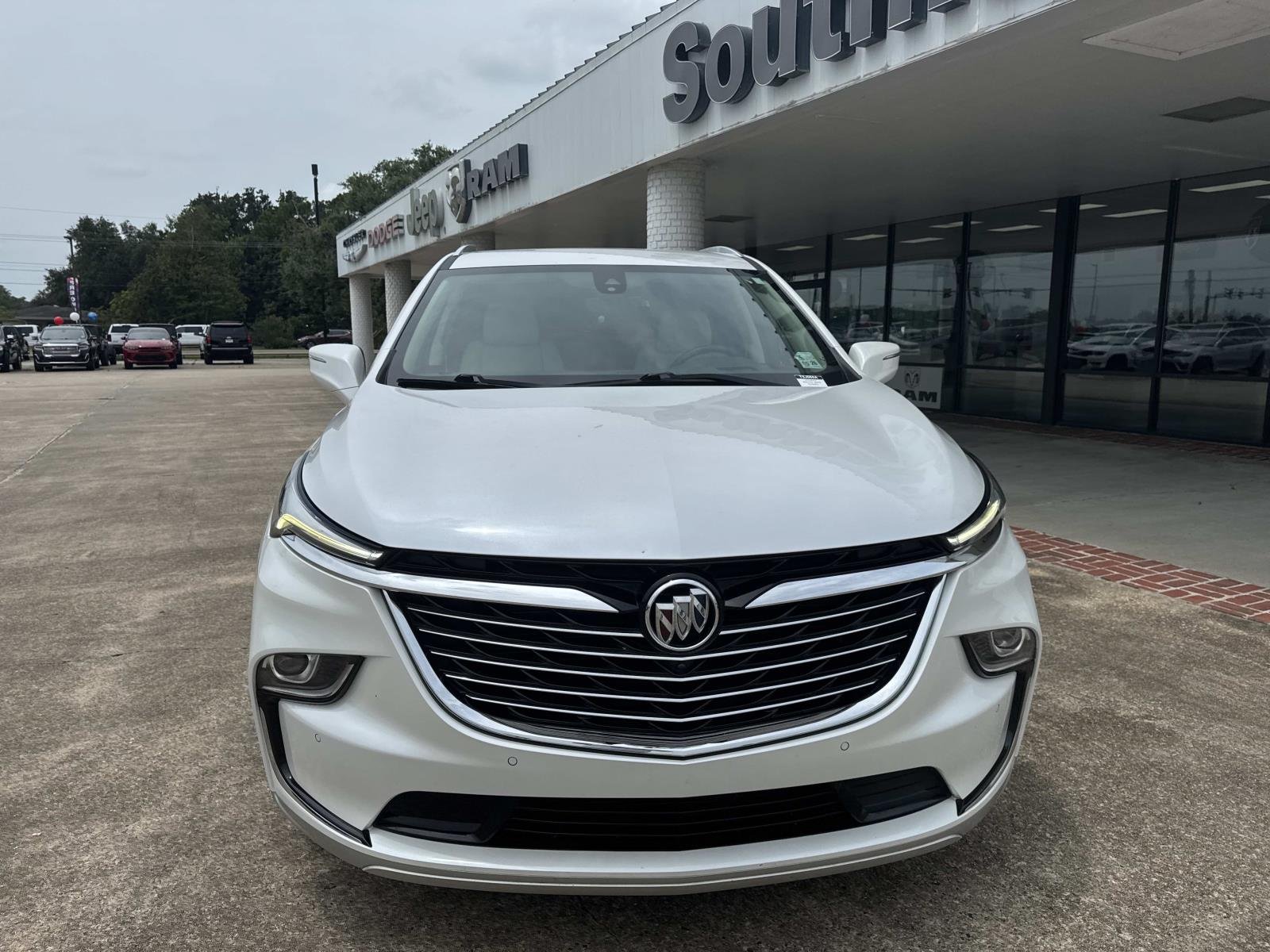 Used 2022 White Frost Tricoat Buick Premium image 2