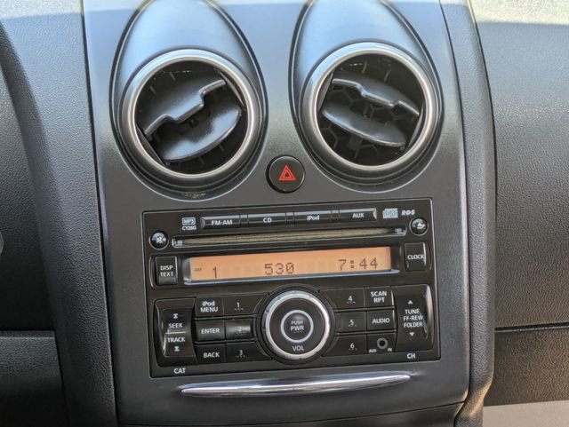 Used 2013 Silver Nissan S image 17