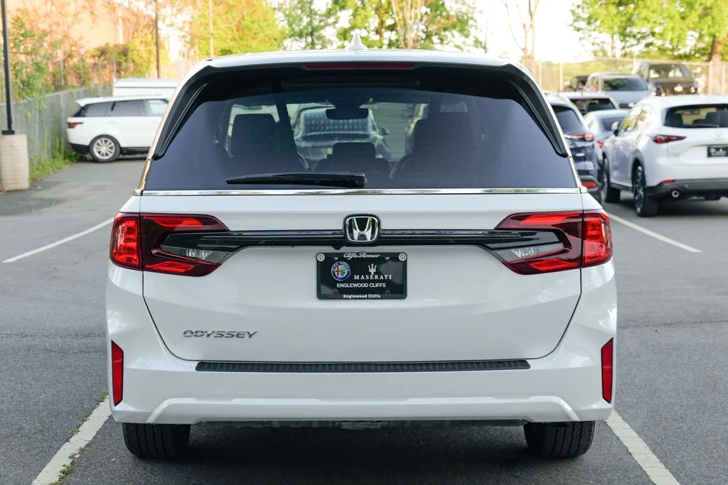 Used 2025 White Honda EX-L image 6