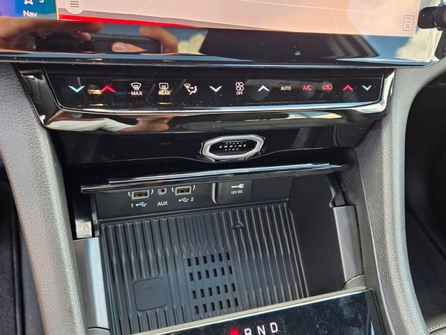 New 2027 High-Gloss Black Paint Jeep Limited image 24