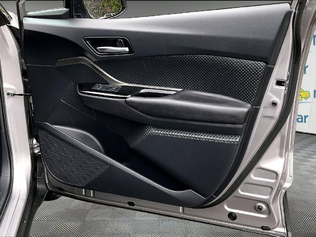 Used 2019 Silver Toyota XLE image 25