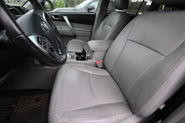 Used 2012 Green Toyota SE image 8