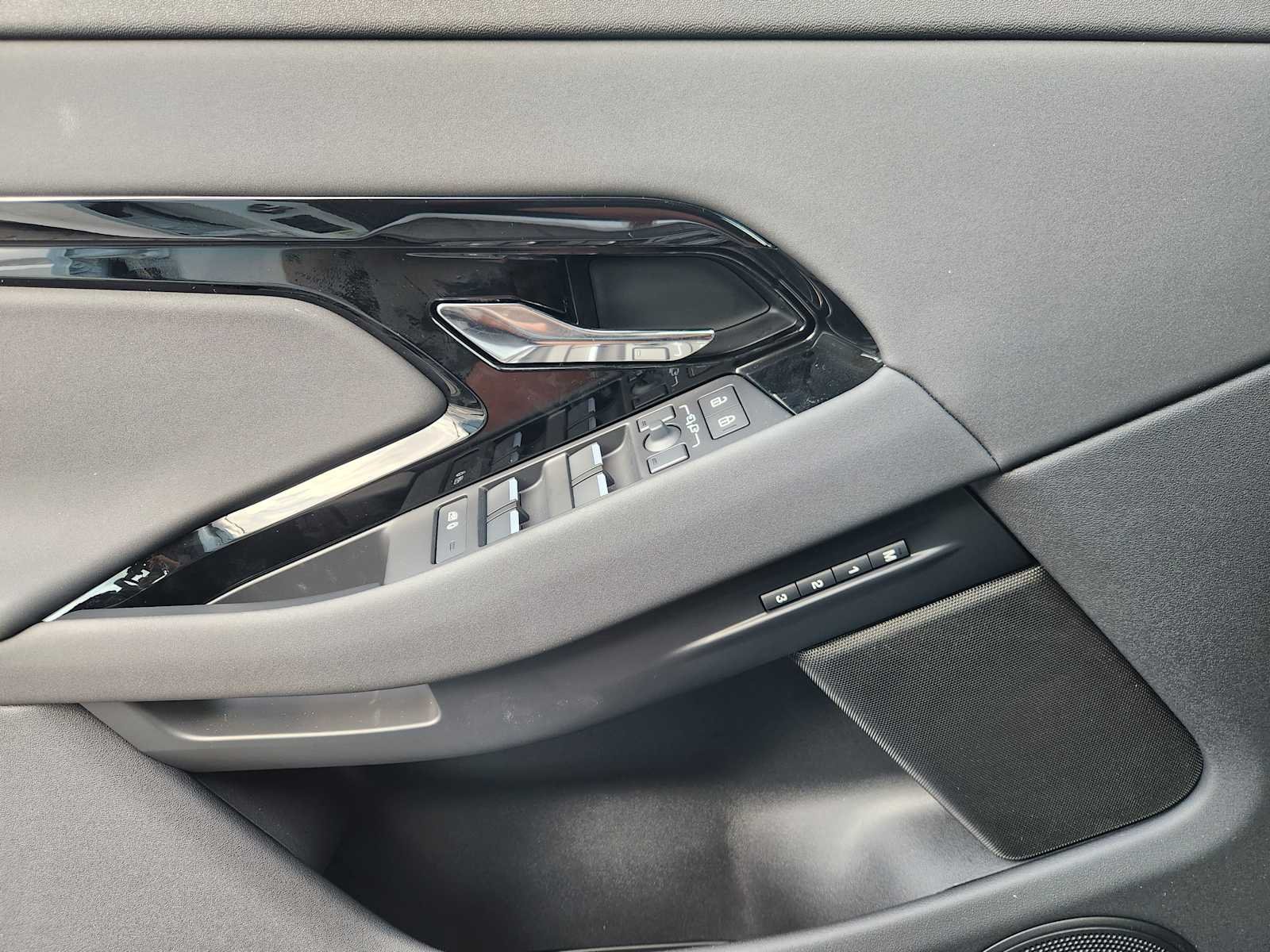 New 2026 Fuji White Land Rover Hoxton Edition image 22