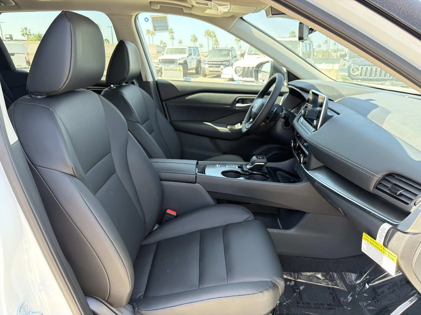 New 2026 Everest White Pearl Tricoat Nissan Dark Armor image 31