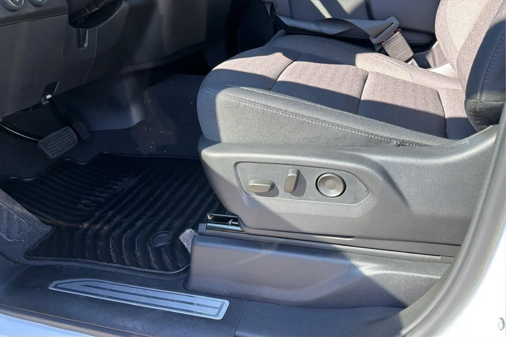New 2026 Summit White Chevrolet LT image 19