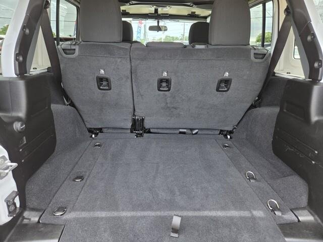 Used 2021 Bright White Clearcoat Jeep Unlimited Sahara image 28