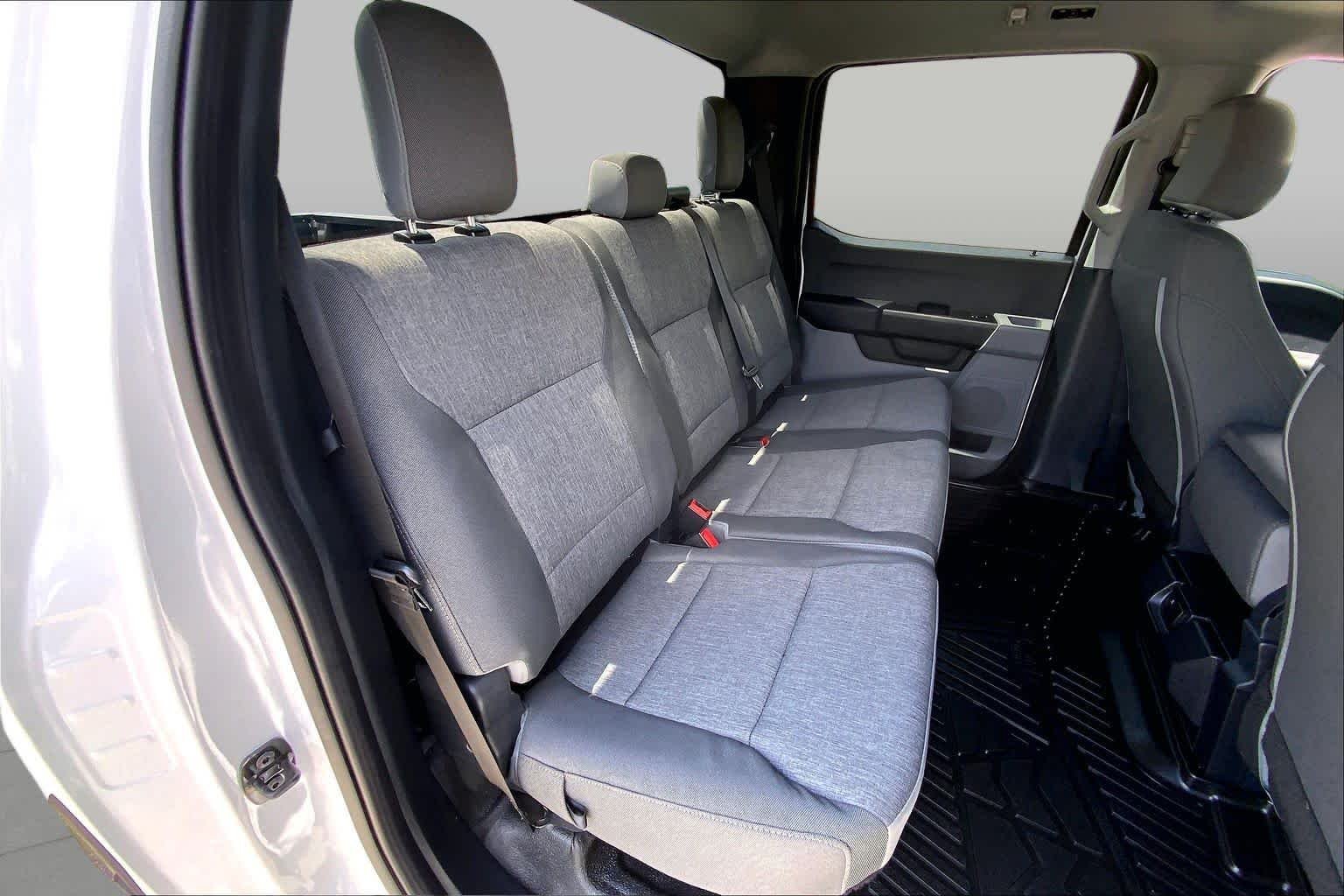 Used 2025 Oxford White Ford F-250 Pickup XL image 17