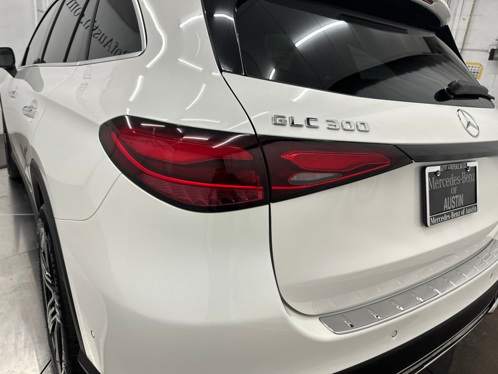 New 2027 Polar White Mercedes-Benz GLC 300 image 11