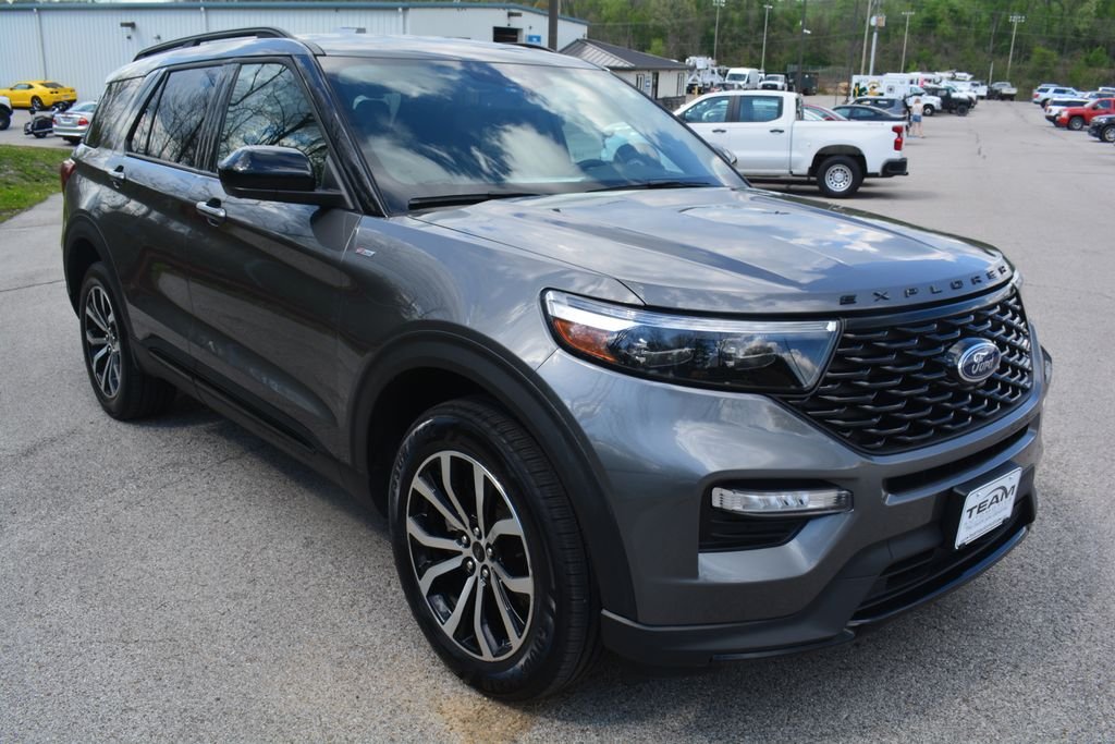 Used 2023 Gray Ford ST-Line image 4