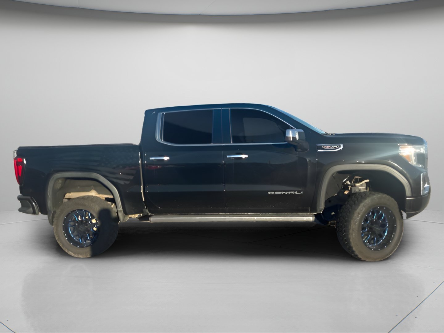 Used 2019 Onyx Black GMC Denali image 3