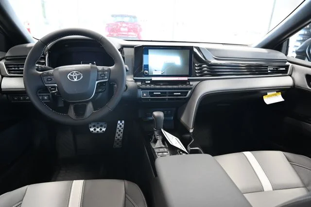 2026 Toyota Camry SE - Photo 13