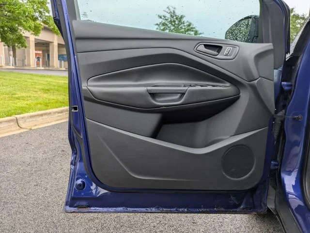 Used 2013 Blue Ford S image 12