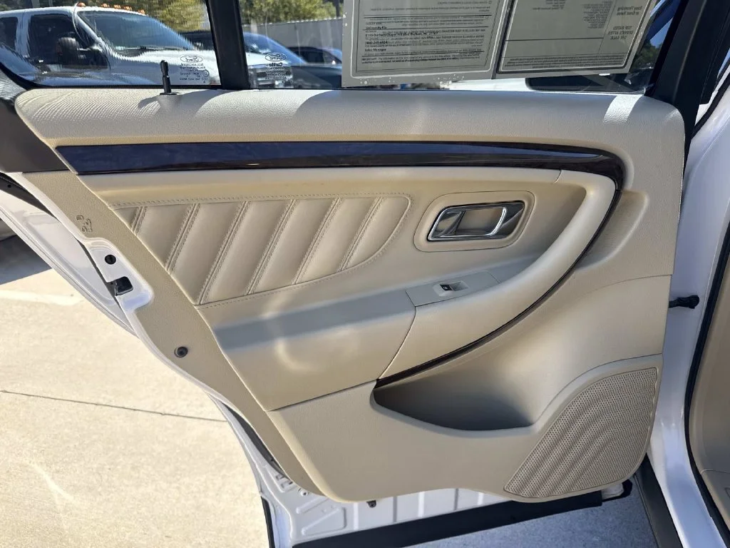 Used 2018 White Ford Limited image 24