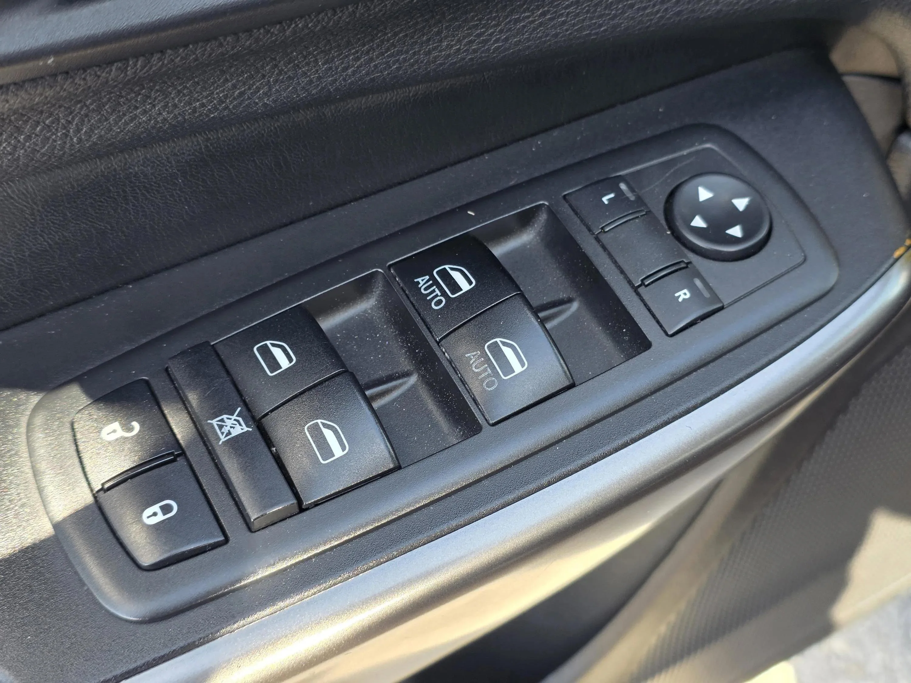 Used 2019 Diamond Black Crystal Pearlcoat Jeep Latitude Plus image 29
