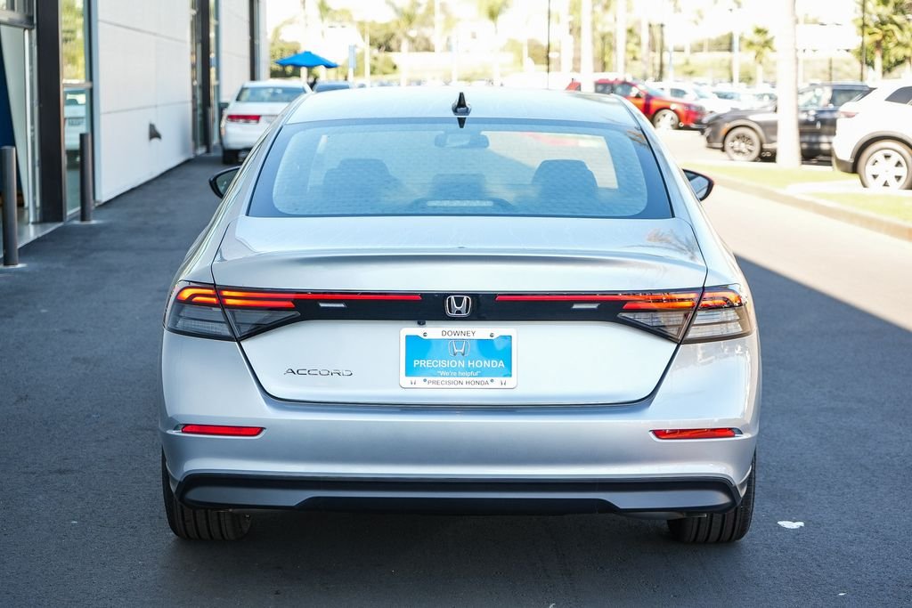 New 2026 Solar Silver Metallic Honda SE image 8