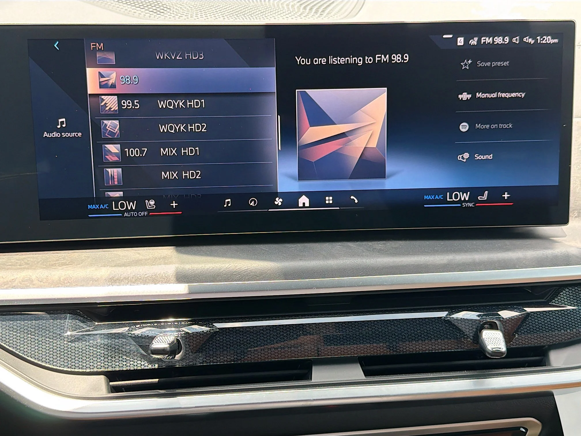 New 2026 Tanzanite Blue II Metallic BMW xDrive50e image 31