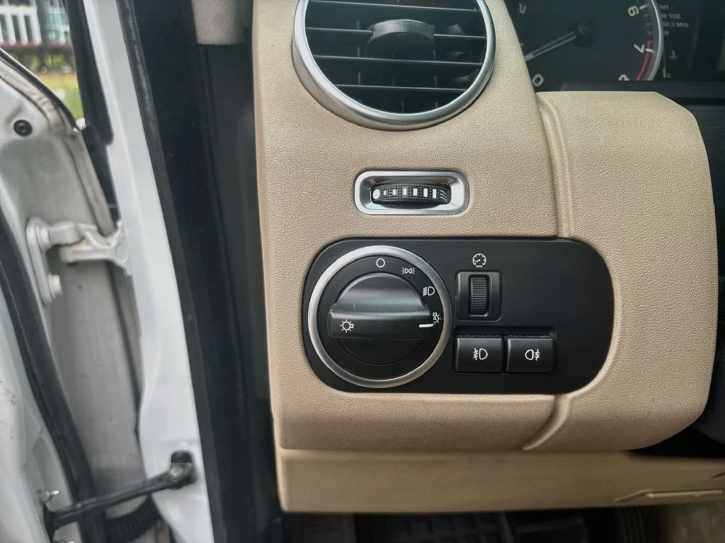Used 2012 Fuji White Land Rover V8 image 33